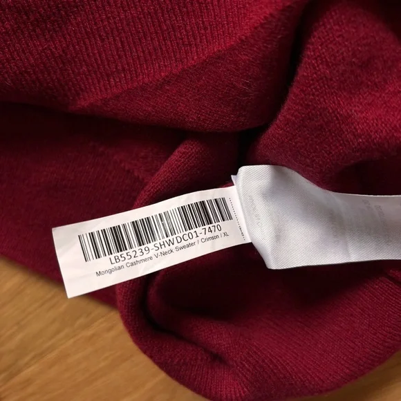 Mongolian Cashmere V-Neck Sweater - Picture 3 of 3